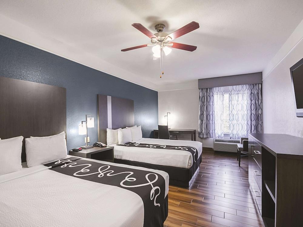 La Quinta & Kingwood Iah Airport 53200 Hotel Houston