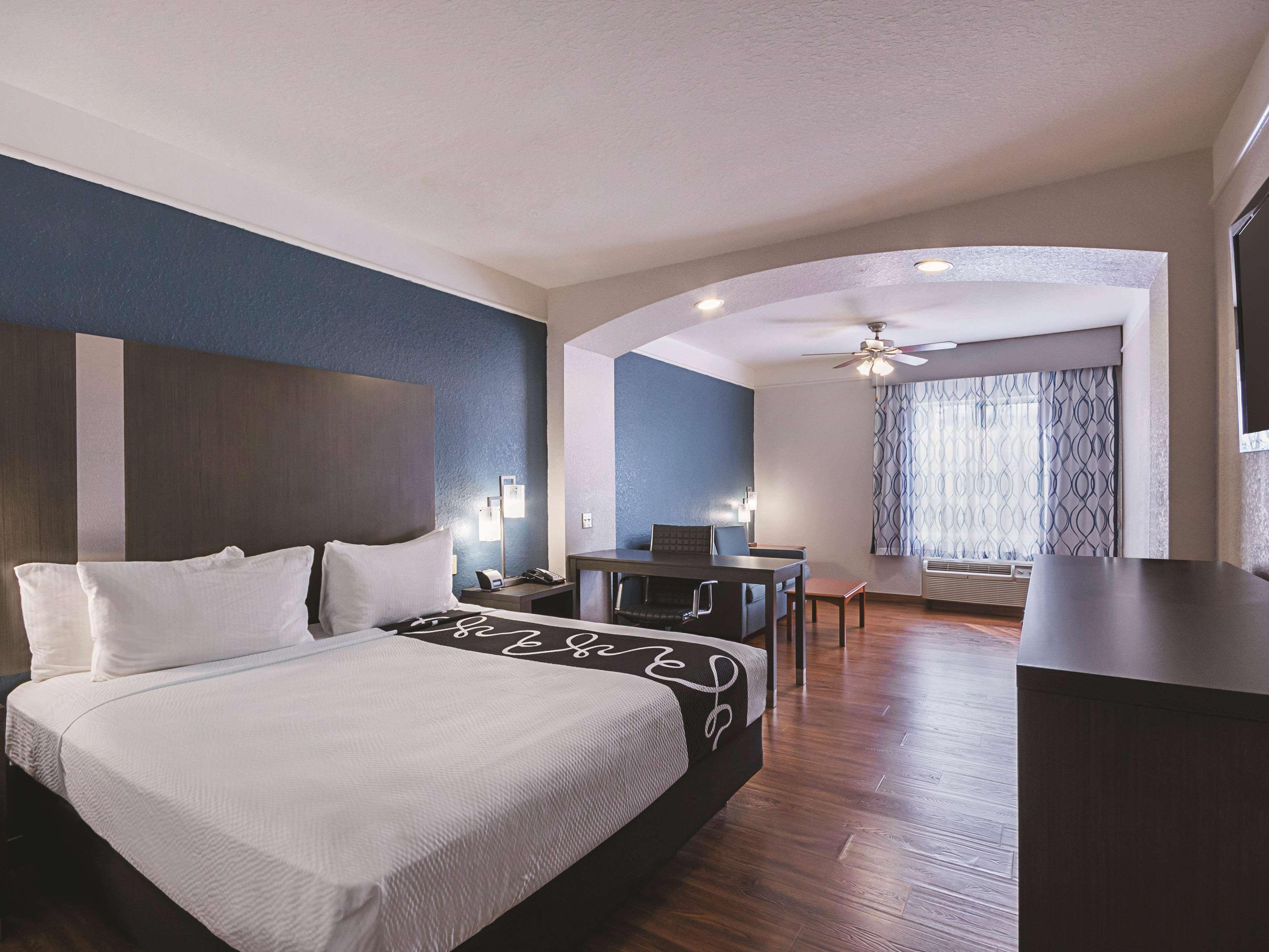 Hotel La Quinta & Kingwood Iah Airport 53200