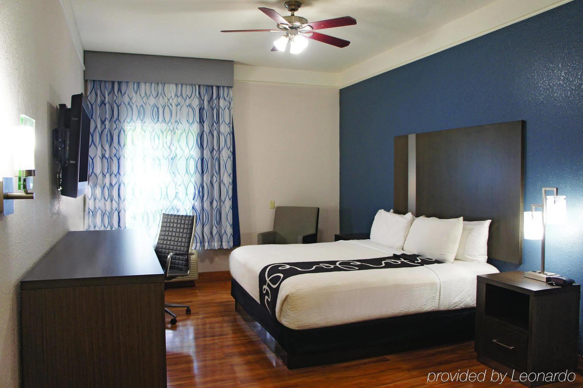 La Quinta & Kingwood Iah Airport 53200 Hotel 3*