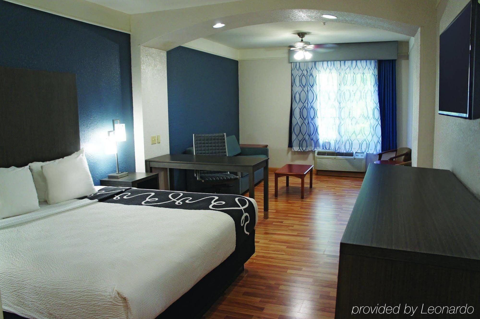 La Quinta & Kingwood Iah Airport 53200 Hotel